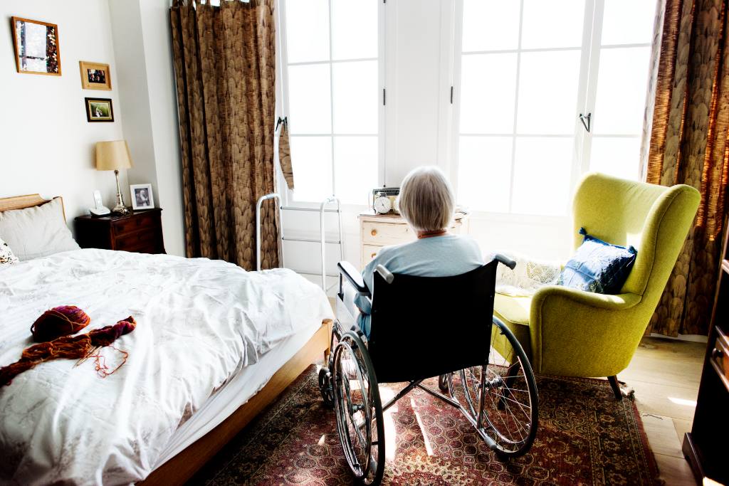 5 Disadvantages of Living in a Nursing Home